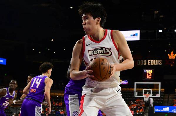 开云官方-开拓者小阵容遇挫，杨瀚森练级归能否重获信任？