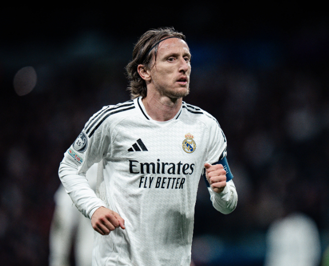 开云中国-带队米兰21轮不败！金球巨星老当益壮，梳理进攻，皇马后悔放走他|AC米兰|卢卡·莫德里奇|意甲|罗马|卢卡·佩莱格里尼_新浪体育_新浪新闻