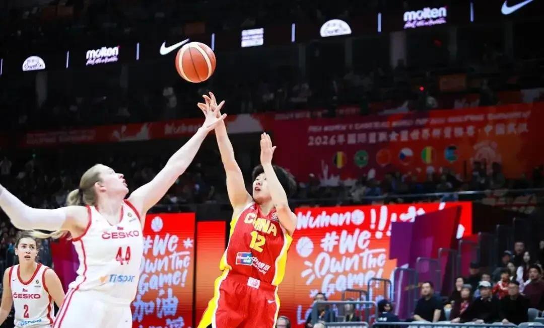 险胜捷克却露硬伤！中国女篮的胜利，为何喜忧参半引热议？